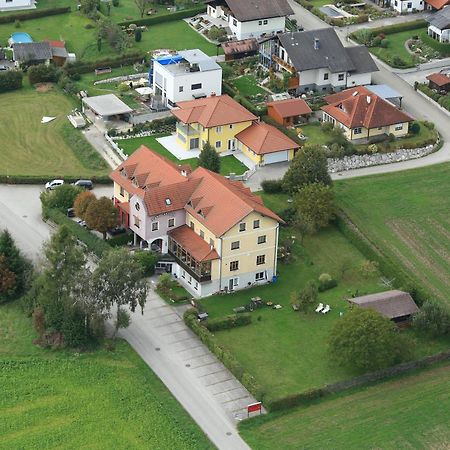 Hotel & Fitness Castello Seewalchen Exterior photo